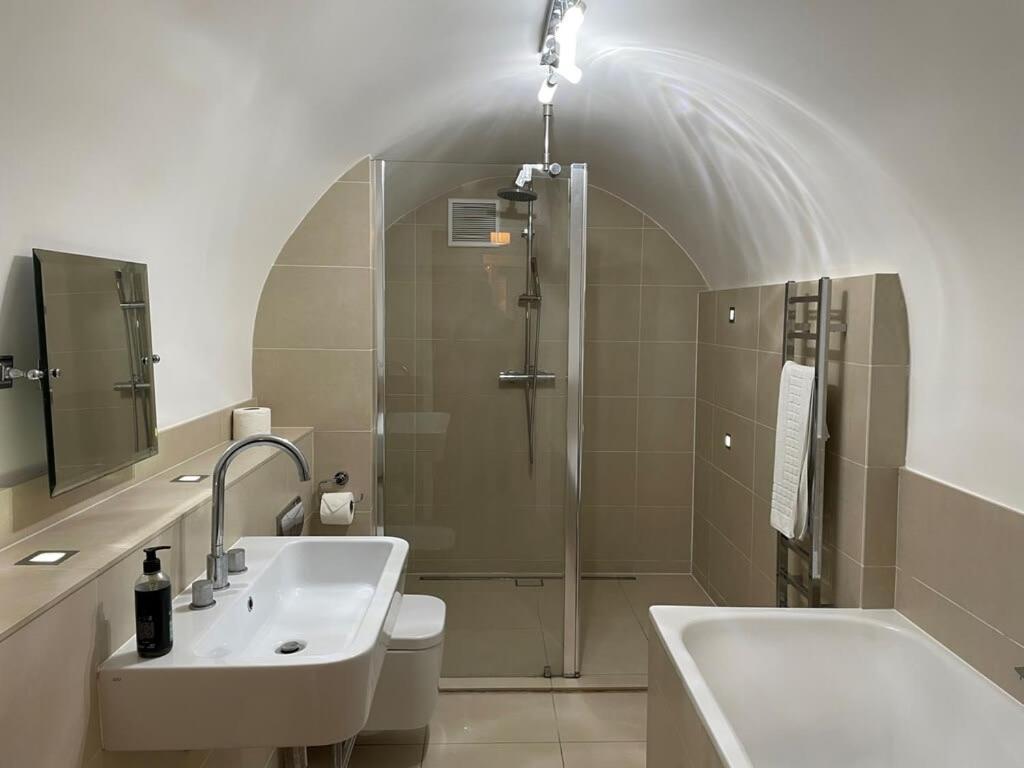 Ferienwohnung Beautiful 3 Bed Basement Flat With Garden Bath Exterior foto